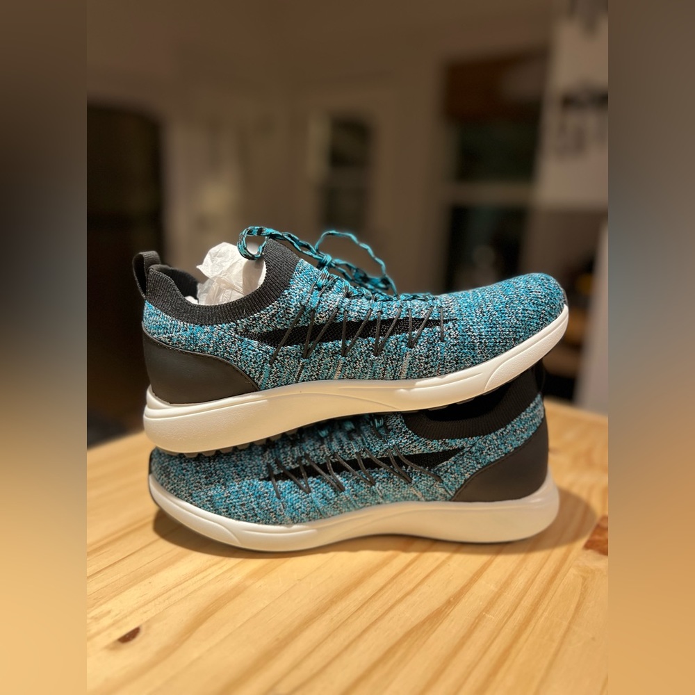 New 
Style
The TRAQ Synq 2 Q-Sport Walker Sneaker in Turquose
